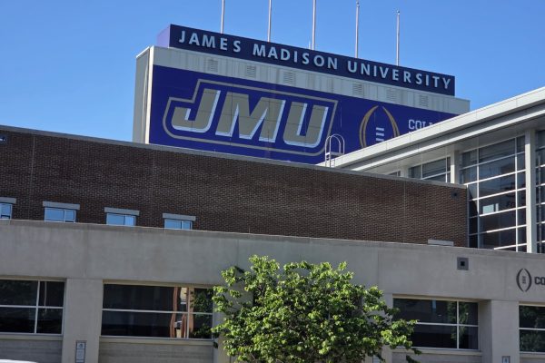 Hightech Signs_JMU_Exterior_Installation (2)